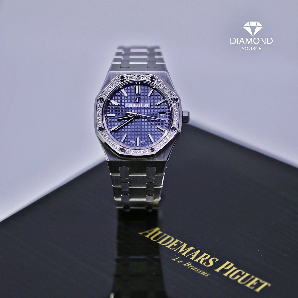 dsource29's tweet photo. ladies collection 34 mm 💙 
.
.
.
.
.
#watches #luxurywatches #watchesusa #audemarspiguet #audemarspiguetwatch #diamondwatch #icedout #icedoutwatches #audemarspiguetroyaloak #icedoutap https://t.co/LtPUOvkApV