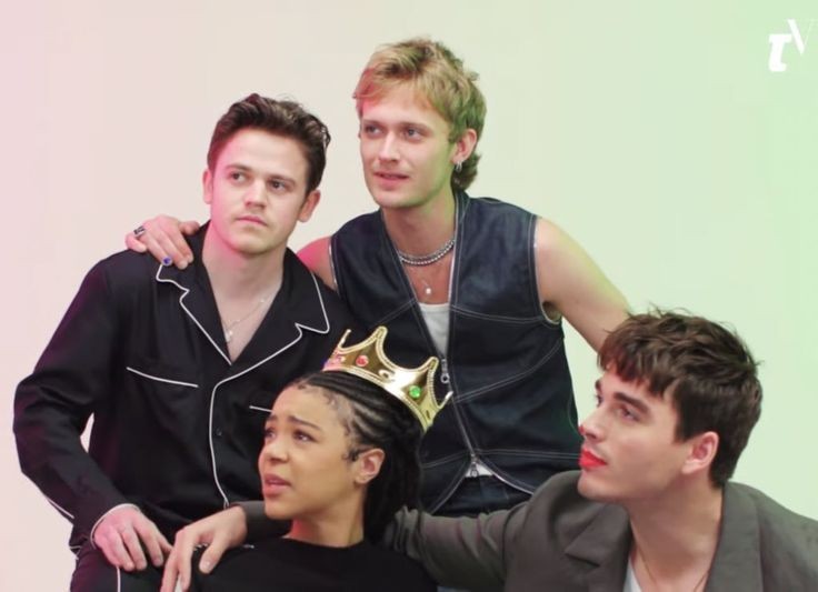 filescorey's tweet image. missing my queen charlotte cast