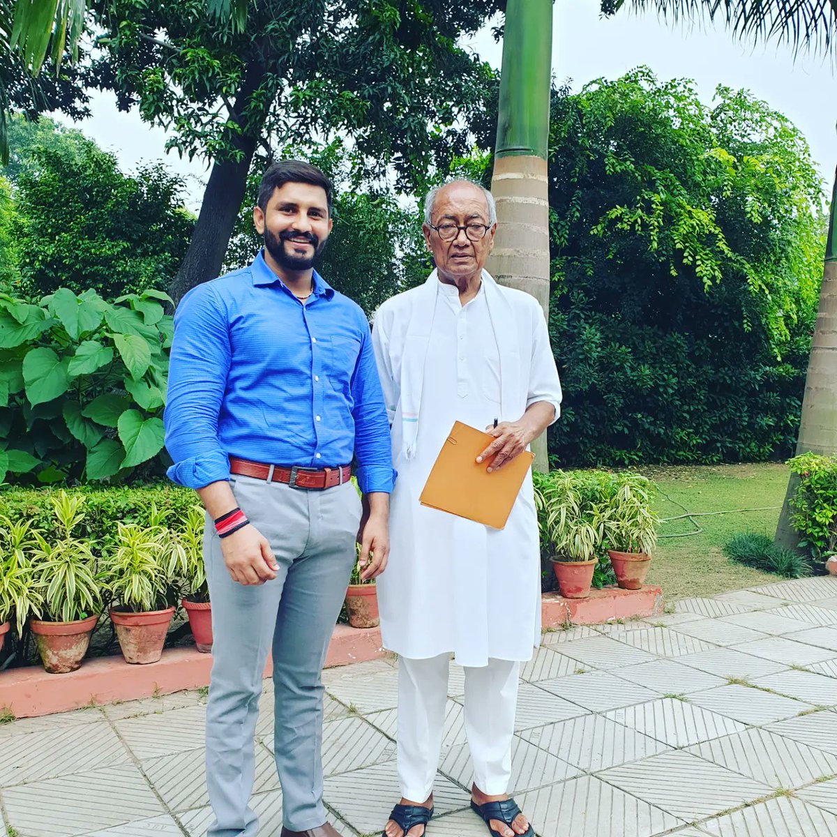 OfficeOfJeet's tweet photo. After long met @digvijaya_28 ji 

#JeetpalYadav #RahulGandhi #DigvijayaSingh https://t.co/uALBhU4RQC