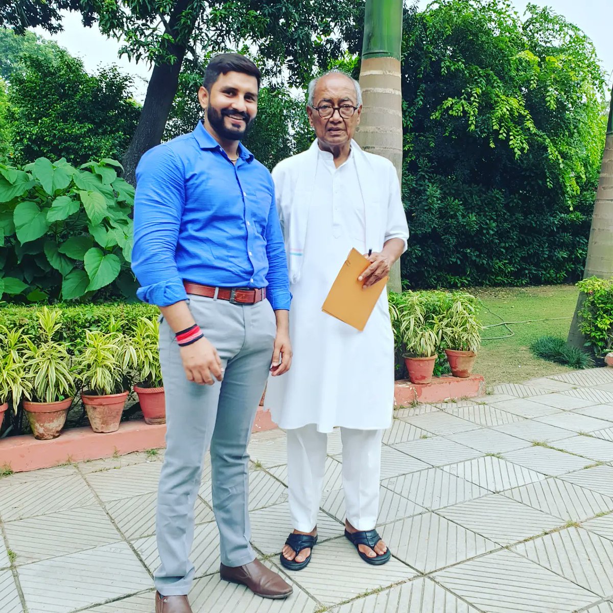 OfficeOfJeet's tweet photo. After long met @digvijaya_28 ji 

#JeetpalYadav #RahulGandhi #DigvijayaSingh https://t.co/uALBhU4RQC