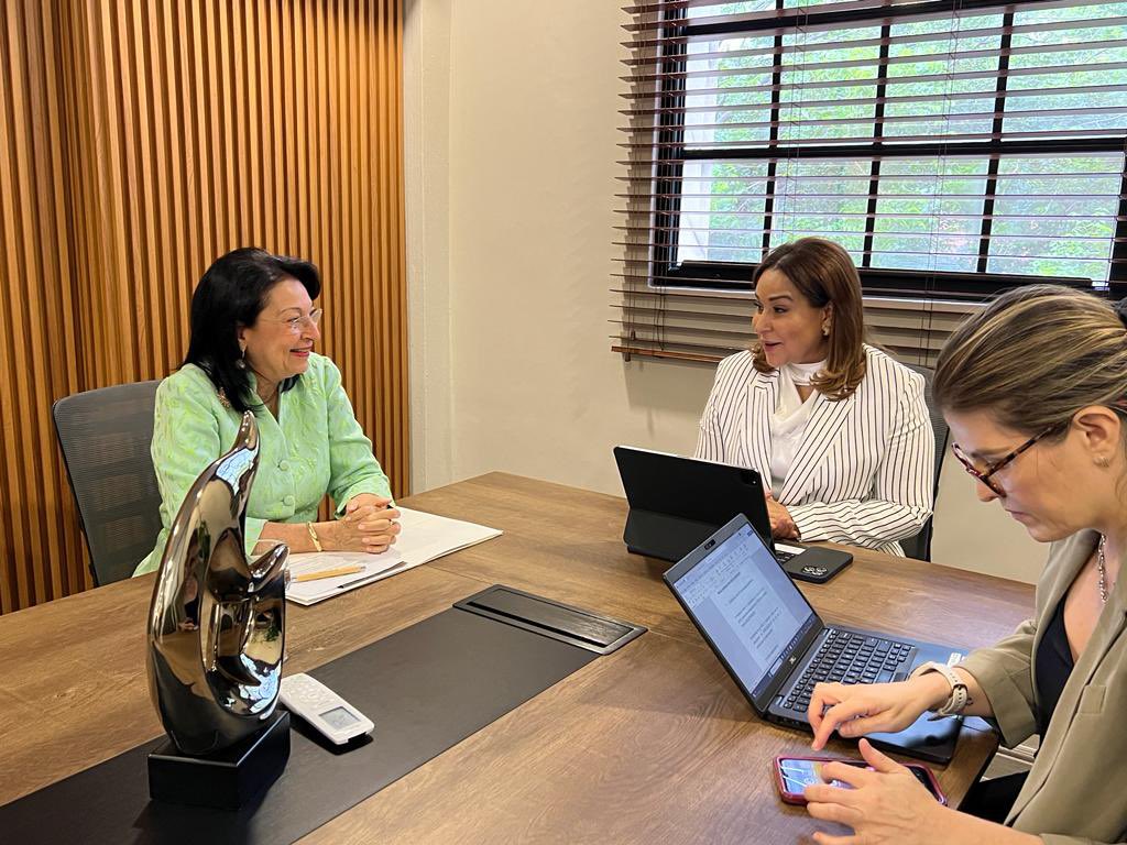 mude_rd's tweet photo. En MUDE, estamos comprometidos con impactar positivamente la vida de estas mujeres y hoy damos un paso más hacia ese objetivo.
¡Seguimos trabajando juntas por un futuro igualitario y próspero!
#MinisterioDeLaMujer
#mudedom https://t.co/8inpdG8WPz