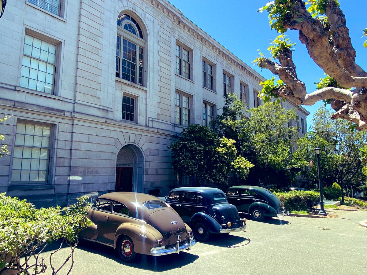 begusgasper's tweet photo. I was innocently walking on campus one day when I see a bunch of cool cars and a few people dressed in the 40s clothes. 

I thought a cool student group has a fashion show or something (Berkeley has awesome student groups)

Until someone starts yelling at me that I should get out of the way. Turns out I was in the middle of the @OppenheimerFilm movie scene.