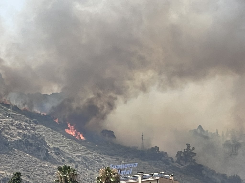 driverbod125's tweet photo. Some unexpected drama today on #HeatwaveHoliday:

A wildfire on the mountain north of Taormina; the locals seem entirely unconcerned (“it’s hot, it’s Sicily, it happens 🤷🏼‍♂️”)

It’s kinda odd swimming in the sea and occasional burned leaves drifting down from the sky 😳 https://t.co/5jU7mT0SRc