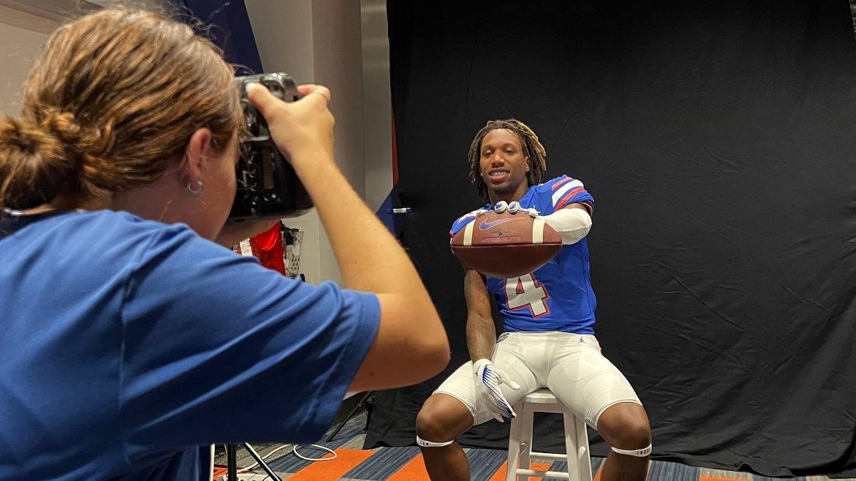 ZachAbolverdi's tweet photo. .@GatorsOnline was granted access to #UF’s annual media day, which is called #SwampParty. The shoot lived up to its name this year.
The #Gators creative media team transformed their @vu_studio into a swamp-like environment with @UnrealEngine.
EXCLUSIVE: https://t.co/jhgAGhiIbE https://t.co/XIJTzL8Cd6