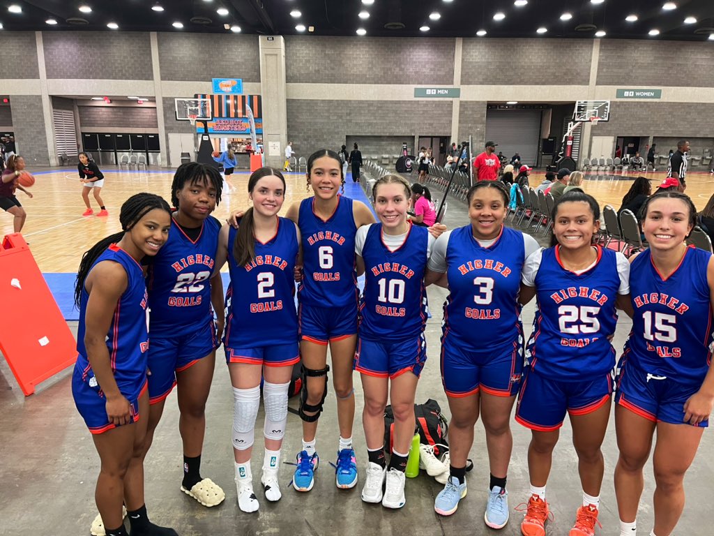 HG Elite 2024 signing out. Such a selfless crew. Love how they love each other! Few players dropped along the way but this core stayed together &amp; BATTLED against great competition. Family ALWAYS. So proud of you guys 💙