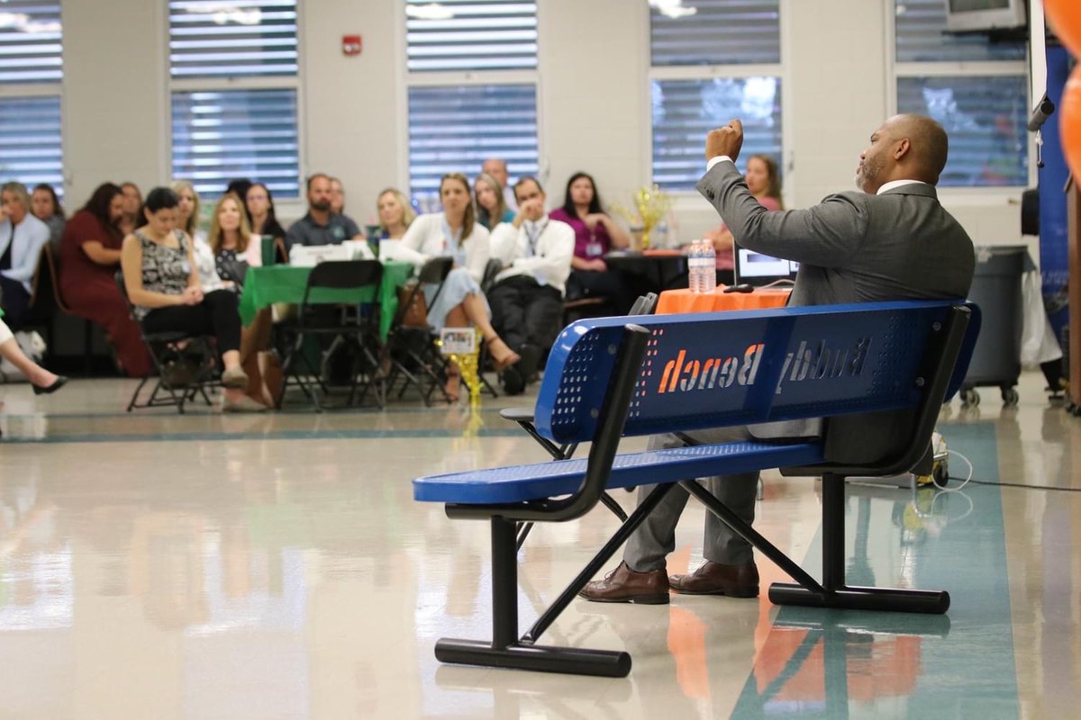 ManuelScott's tweet photo. I've been at this for 23 years, and, despite the growing demand, I'm accepting fewer and fewer invitations to speak each year. Nevertheless, as long as I'm out here, I'm going to keep giving my very best. #thepowerofonetour #besalty https://t.co/nFDBHzYexm