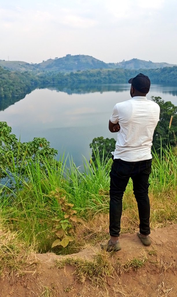 BiogasExpertUg's tweet photo. Found the lake on the 20,000 note 
#Kabarole
The #BiogasExpert on the move https://t.co/rb4m2zTn3N