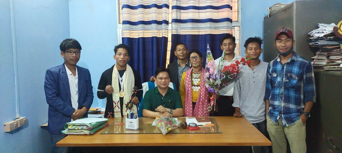 NMongku's tweet photo. Department of Sports and Youth Affairs Tirap dist organized a felicitation program for Shri Nenthok Hodong,Gold 🥇 of 5th junior National Boxing 🏆 2023 @PemaKhanduBJP @NatungMama @OfGoap @SportsDept_GoAP @MyGovArunachal https://t.co/hcDtVcPeZQ