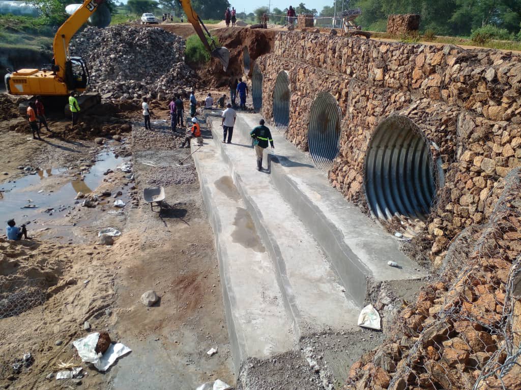 UNRA_UG's tweet image. Check out the incredible progress our station team in Moroto has made in repairing #Lolachat crossing along Nabilatuk—Angatun road and restoring connectivity! 🤙🏽

The section was severely affected by floods in the last rainy season. #InfrastructureRecovery 

#UNRAworks