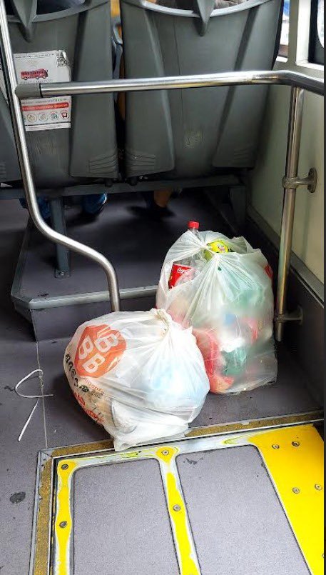 MetrobusCDMX's tweet photo. Martes con M de mantén limpios los autobuses de #Metrobús 😤
 
🚌🚯 https://t.co/a3GnEkJuaK