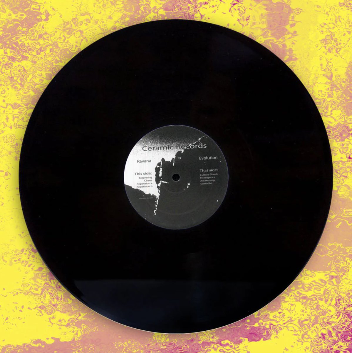 It's a very rare sight to get a new 12" coming out of India.

Great to see it happen here, and it's a mighty heavy one too -
Ravana at the controls, channeling early grime, dubstep and also perhaps even some Muslimgauze and early Hip Hop type ruffness &gt;&gt;

rwdfwd.com/products/ravan…