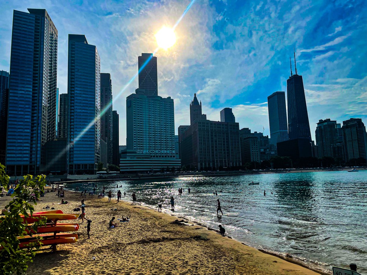 Our @NMHospMed Step Challenge led by @nitipatel26 kicked off today. The goals of are: ✔️ Competing (shaming) colleagues ✔️ Raise funds for charity ✔️ Get us outside to enjoy the beautiful Chicago views (see pic) Oh and also because it’s good for our health🤣 Let’s do this!