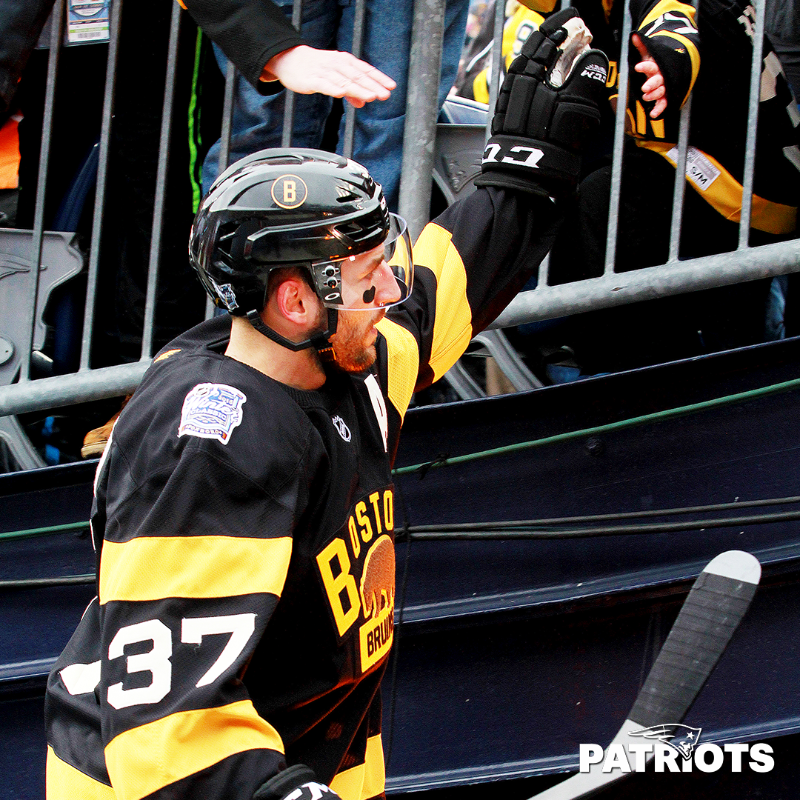 Patriots's tweet photo. Congratulations on a legendary career, 3️⃣7️⃣.

@NHLBruins | #ForeverNE https://t.co/sQkE8Y6z0f