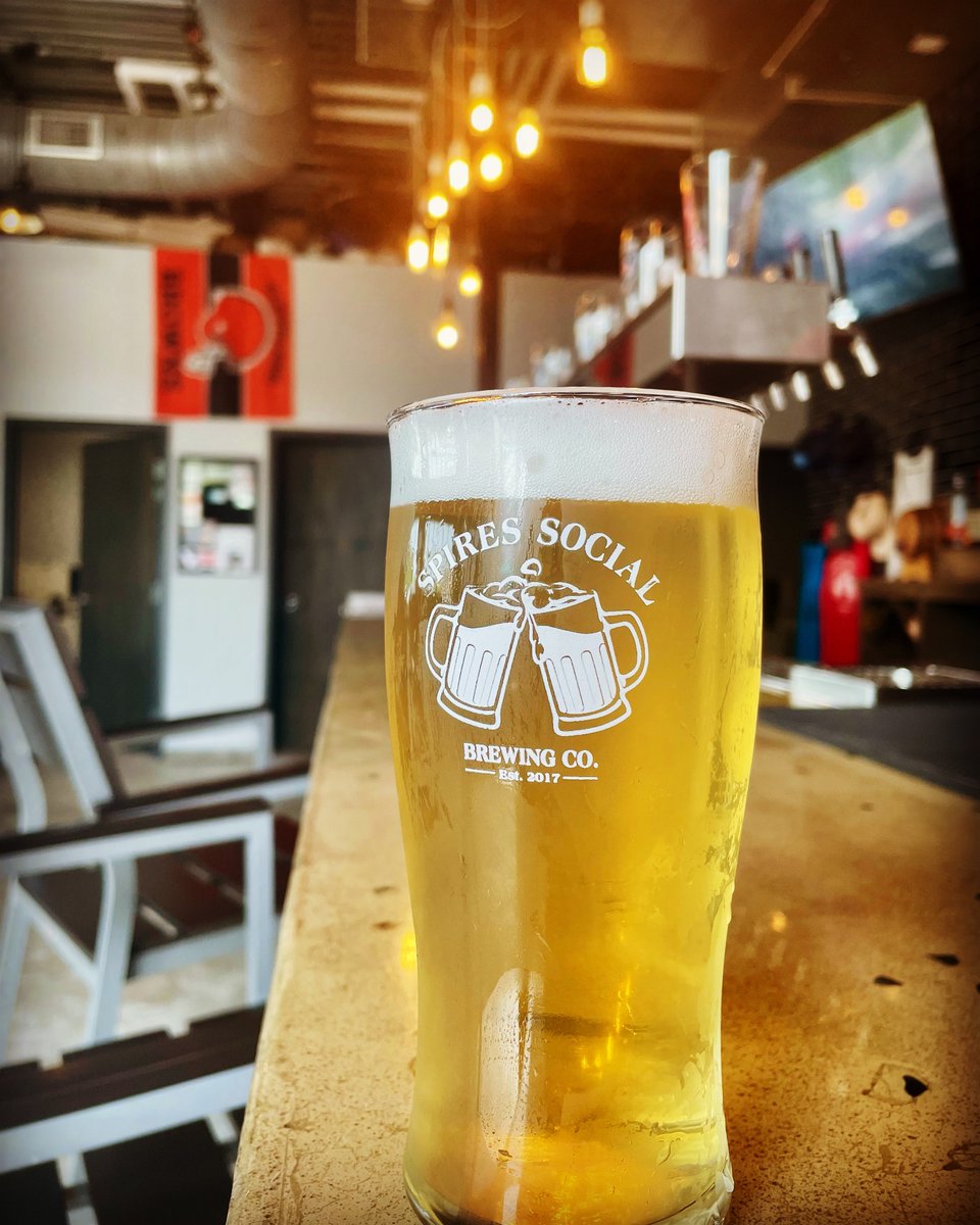 SpiresSocial's tweet photo. Take a seat and have a treat🍺
•
The happiest of hours are from 3-6🍻
•
#tuesdays #craftbeer #litebeer #ohiobeer #beerinspires #columbus #onlyincbus #living #beerstagram #beer https://t.co/HXOmgHFkl1