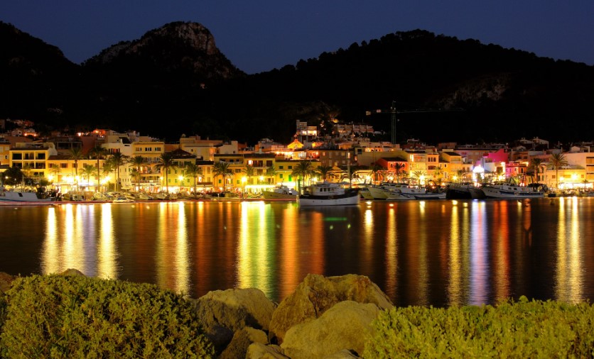 AutosVima's tweet photo. Discover the magical port of Andratx. Romantic bars and restaurants along the coast invite you to enjoy. History and beauty make this place an unforgettable must-see.
#Sunset #andratx #vacation #vimaRentaCar #Mallorca 
https://t.co/I8Dsz4zYmQ https://t.co/16nod4xNBR