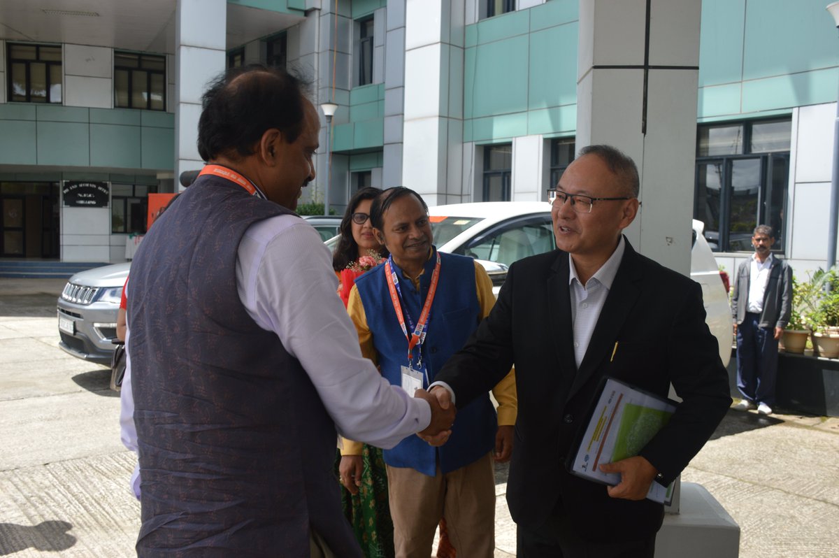 CSIRCRRI's tweet photo. It was very exciting to have Shri @MosesChalai, IAS, Secretary, NEC, as our Chief Guest!
His presence added immense value to the 7th & last day of #OneWeekOneLab in #Shillong.
#OWOL #CSIR #CSIRInnovates #InnovativeTechnologies #RoadConstruction #IPConclave2023 https://t.co/YhVCduYUCa
