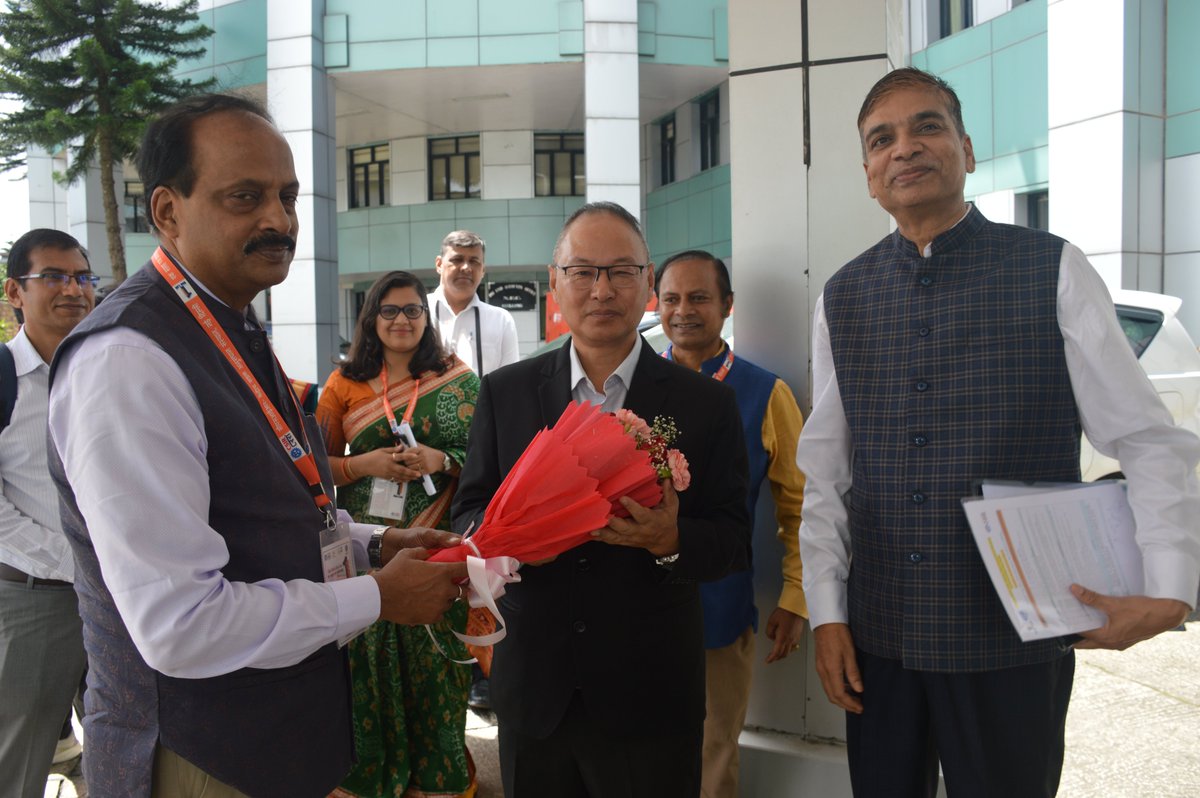 CSIRCRRI's tweet photo. It was very exciting to have Shri @MosesChalai, IAS, Secretary, NEC, as our Chief Guest!
His presence added immense value to the 7th & last day of #OneWeekOneLab in #Shillong.
#OWOL #CSIR #CSIRInnovates #InnovativeTechnologies #RoadConstruction #IPConclave2023 https://t.co/YhVCduYUCa