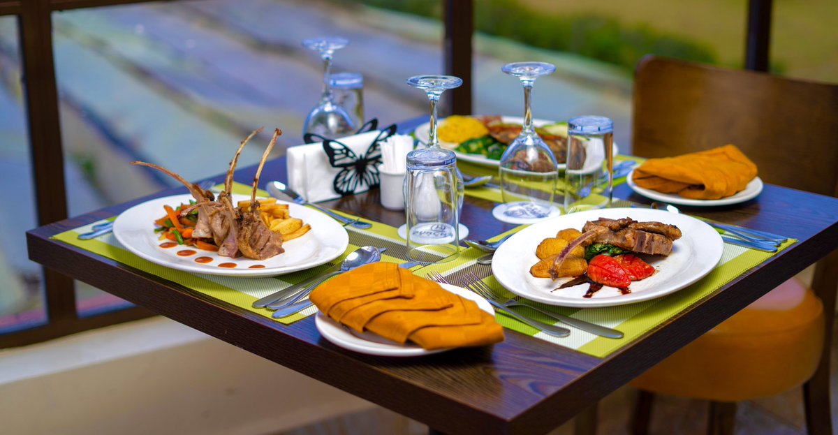 Burchs_Resort's tweet photo. Join us for a sumptuous feast every evening from 6:30pm!😋
Our dinner table is set to perfection, ready to serve you an unforgettable dining experience.✨

📲: 0712 333 136 / 0727 294 006
📍: Moi South Lake Road
#HotelDining #Dinner #Foodie  #TranquilityAwaits #Kibe #AFCLeopards https://t.co/e3i09ngb3Q