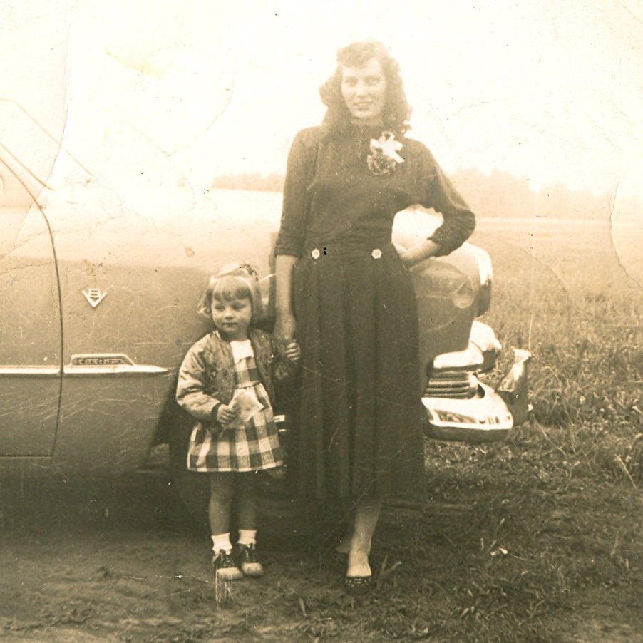 It was ten years ago today we lost our Betty Sue. That was so tough on mom. She was a mom first and foremost above all else. Here’s what she wrote last year about losing Betty Sue.

lorettalynn.com/betty-sue-lynn/