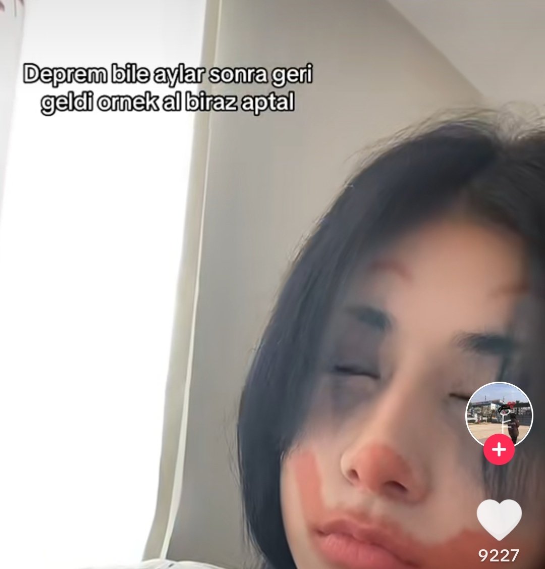 komik değil yaptığınız "espriler" biraz  büyüyün embesiller