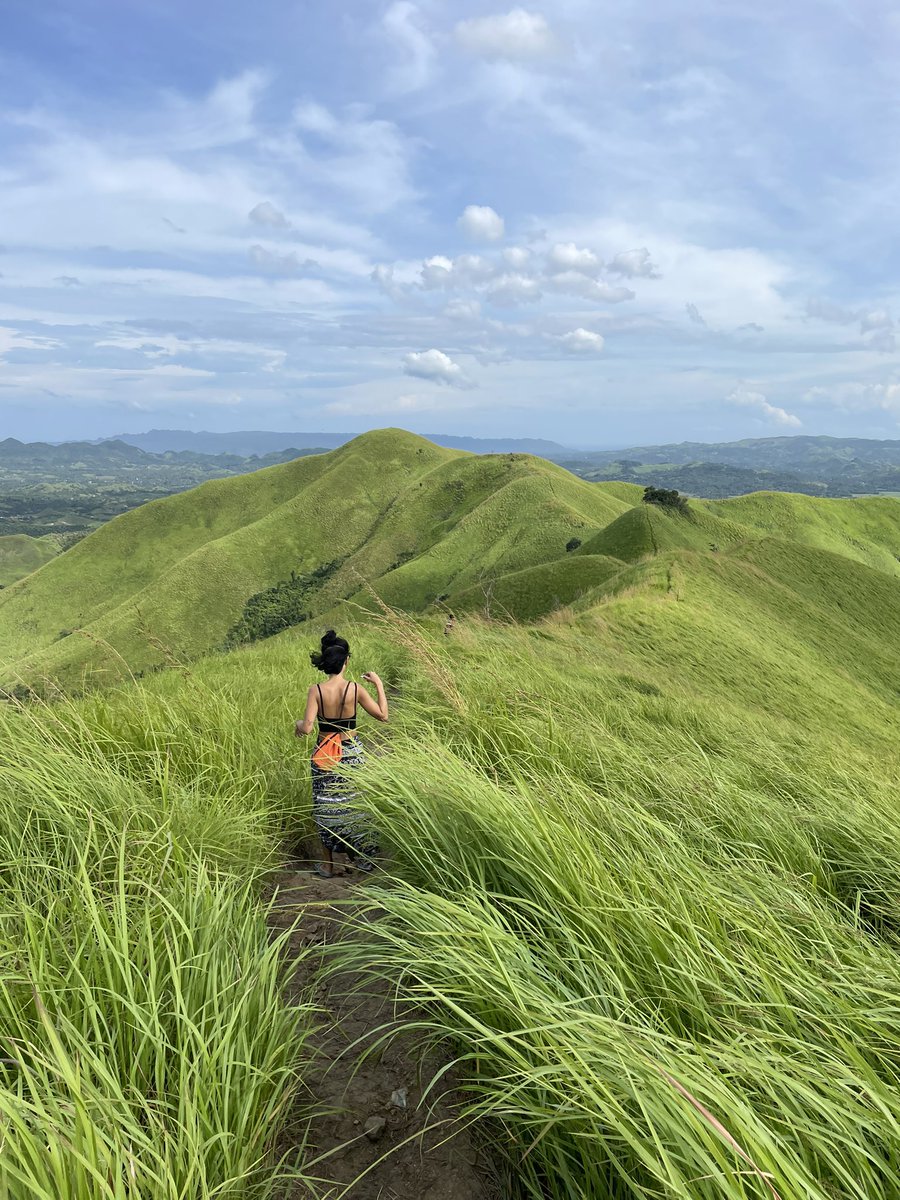iwhiteLover_B's tweet photo. Fresh scent of breeze #bohol #philippines #trekkies #hikingadventures #panoramicview #vacationmode #holidays #summer #breathtakingview #hiking #hike #trek https://t.co/g8AZY5YeAk