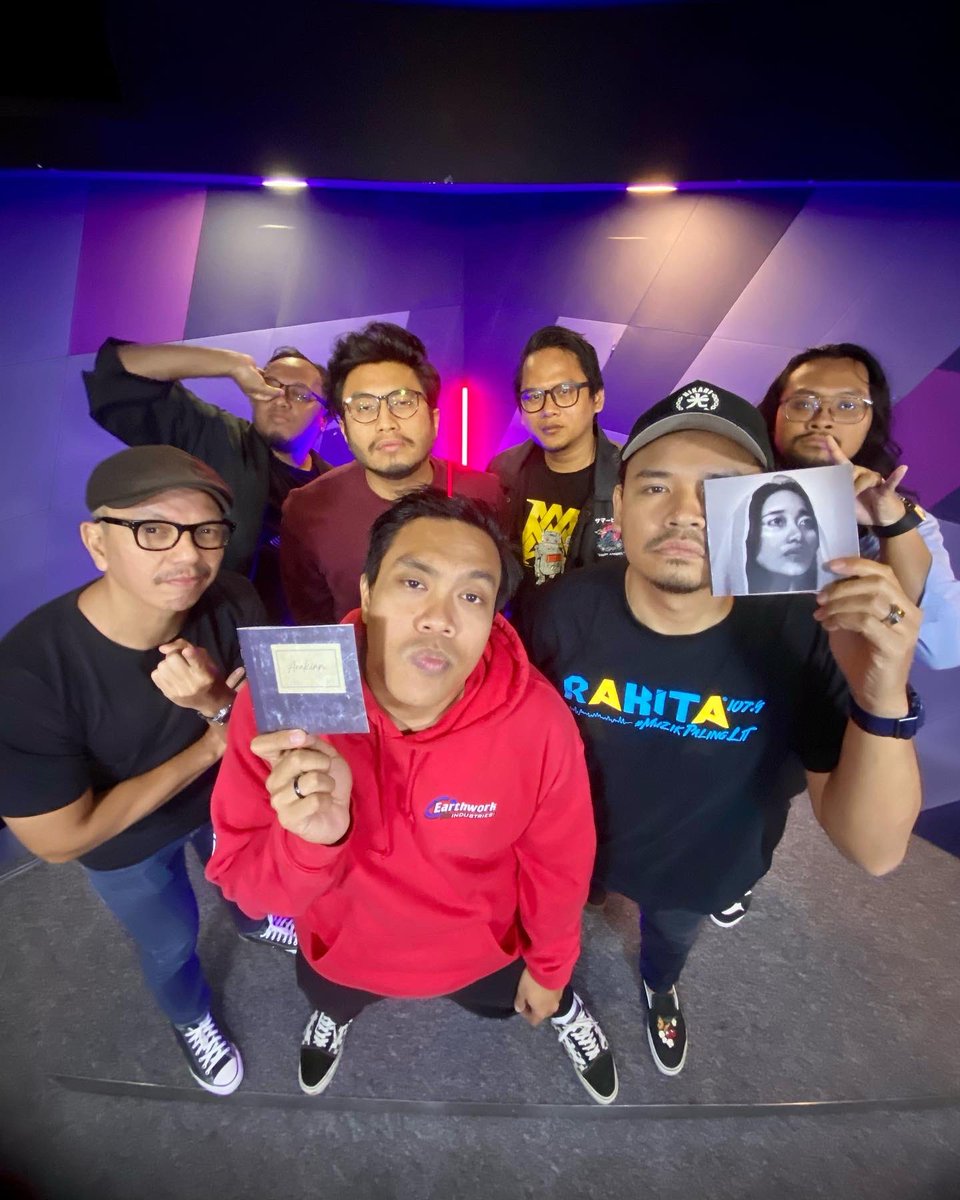 Terima kasih <a href="/soundsofmim/">MIM</a> &amp; <a href="/unopopshuvit/">Syazleey Zalsyam</a> datang lepak di #MalamRakita 🫶🏼 

Guys, jom strim GASAR sekarang di Spotify &amp; dapatkn album terbaru ARAKIAN di Link IG <a href="/soundsofmim/">MIM</a> 🫡