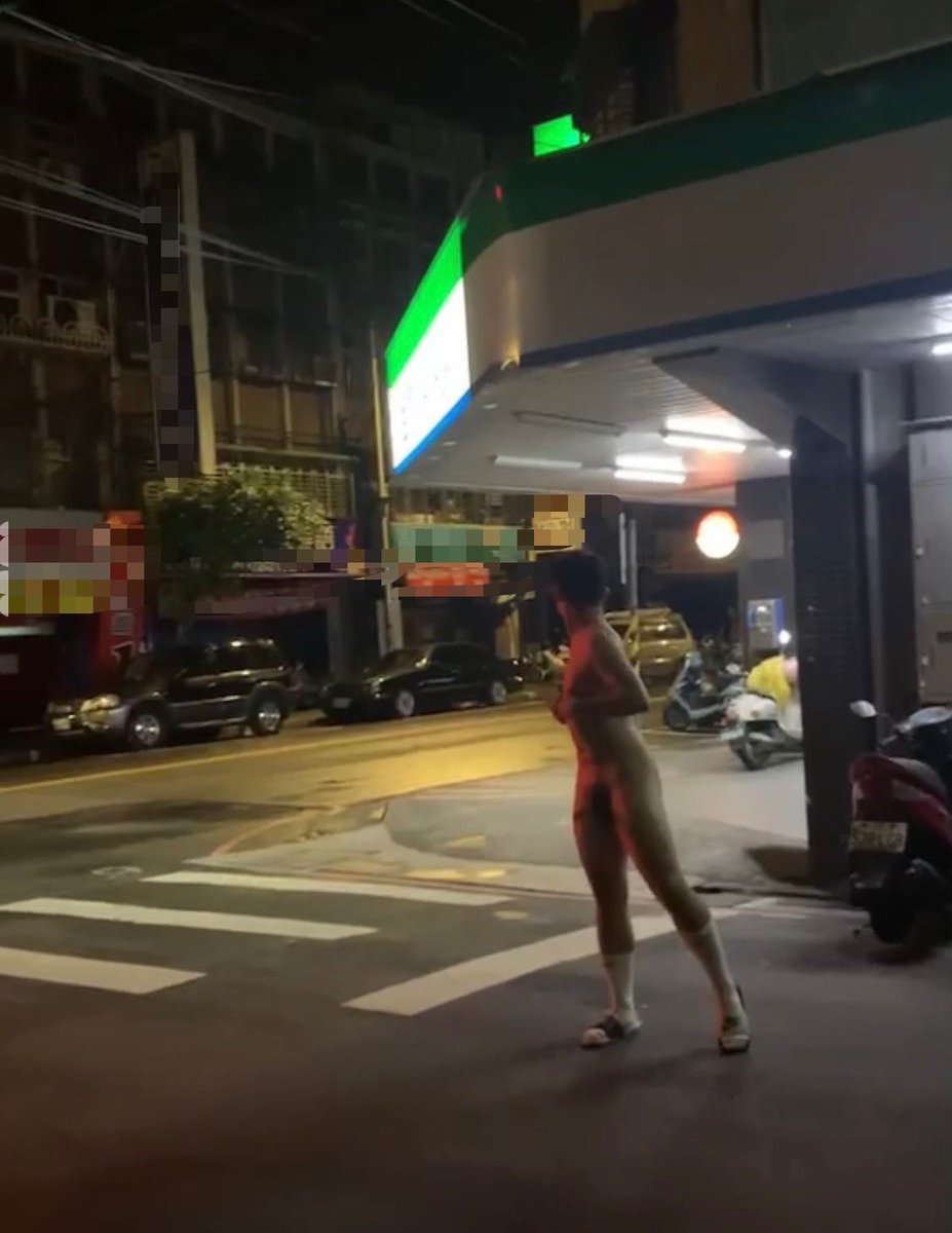 幫拍的朋友緊張到模糊😅
#野裸 #白襪