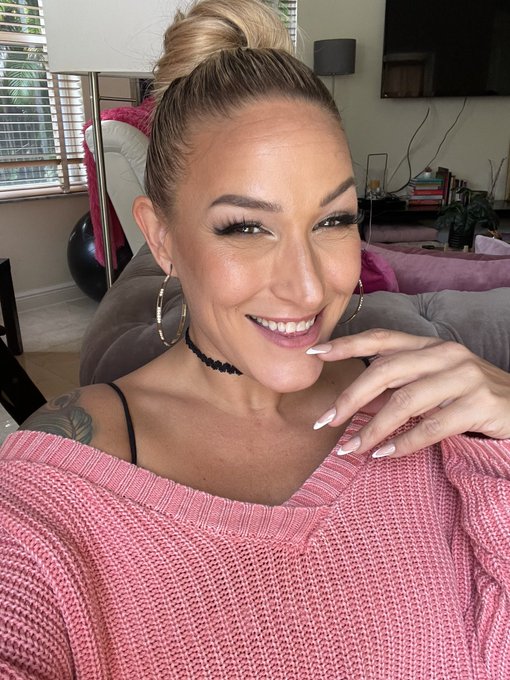 Honing in on m Milfy vibes.  👚: @Gigiasseenontv https://t.co/anxVaG6uBM<a class="tags" href="/tag/gigiasseenontv">@gigiasseenontv</a><a href="/tag/mvsales"class="tags"><span>#mvsales</span></a>