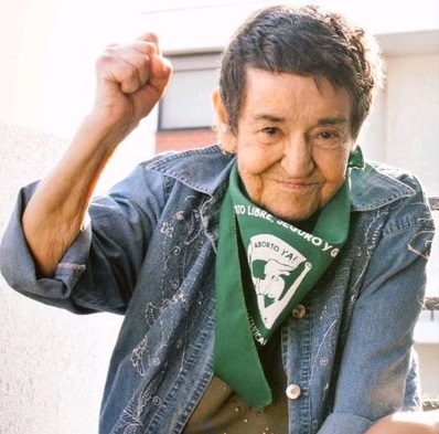 Cecilia, la incomparable, estuvo 28 días presa en dictadura, en 1987 le inventaron una estafa. La detuvieron por cantar Gracias a la vida de Violeta Parra y Plegaria a un labrador de Víctor Jara. Pensaron  que era comunista dijo, activista del MIR aclaró. 
youtu.be/pRIkM5aC6p0