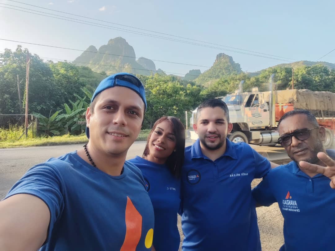 caridad_brito's tweet photo. Viva la nueva coalición! Que viva avanzada Progresista! Y que el todo poderoso bendiga a estos 3 partidos!! 💙🧡💛 https://t.co/pkyOlLEBal