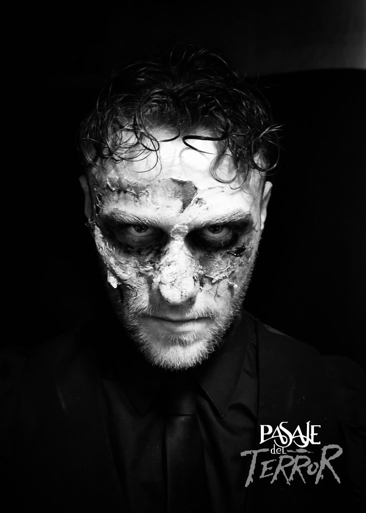 Pasajedel's tweet photo. The link in our bio is to book your tickets. Do it. Prove your bravery😈 #pasajedelterror #pasaje #horror #horrorshow #liveshow #liveactors #actor #performance #liveperformance #blackpool #blackpoolpleasurebeach #pleasurebeach #undead #creature https://t.co/xl4rqq8D0Y