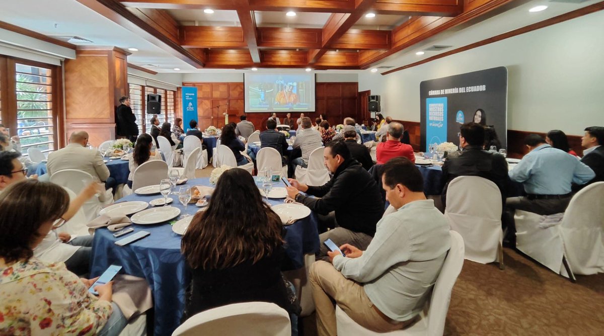 mineriaecuador's tweet photo. #EventoCME| Compartimos junto a varios representantes de medios de comunicación en el Seminario: "Cómo se hace la minería responsable" gracias al apoyo de @CanadaEcuador @AIME_EC y @lacentralec. https://t.co/2TkyBtbqTt