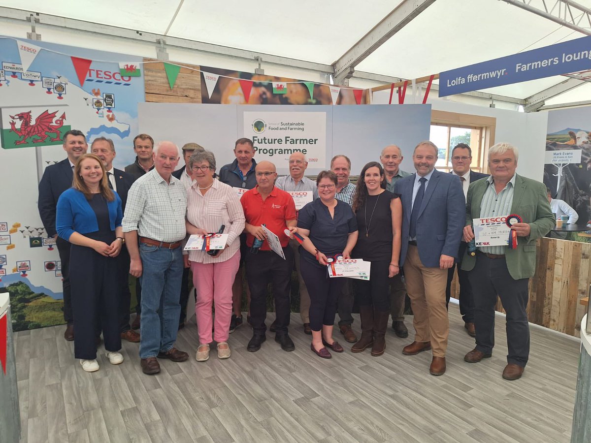 Congratulations to JR Waters for winning the #RoyalWelshShow Steak Competition 🥩 🏴󠁧󠁢󠁷󠁬󠁳󠁿 

It was great to celebrate great quality Beef and Lamb today at the Royal Welsh Show with our suppliers and partners <a href="/Tesco/">Tesco</a> 

<a href="/royalwelshshow/">Royal Welsh Agricultural Society</a> <a href="/HybuCigCymru/">HCC</a>