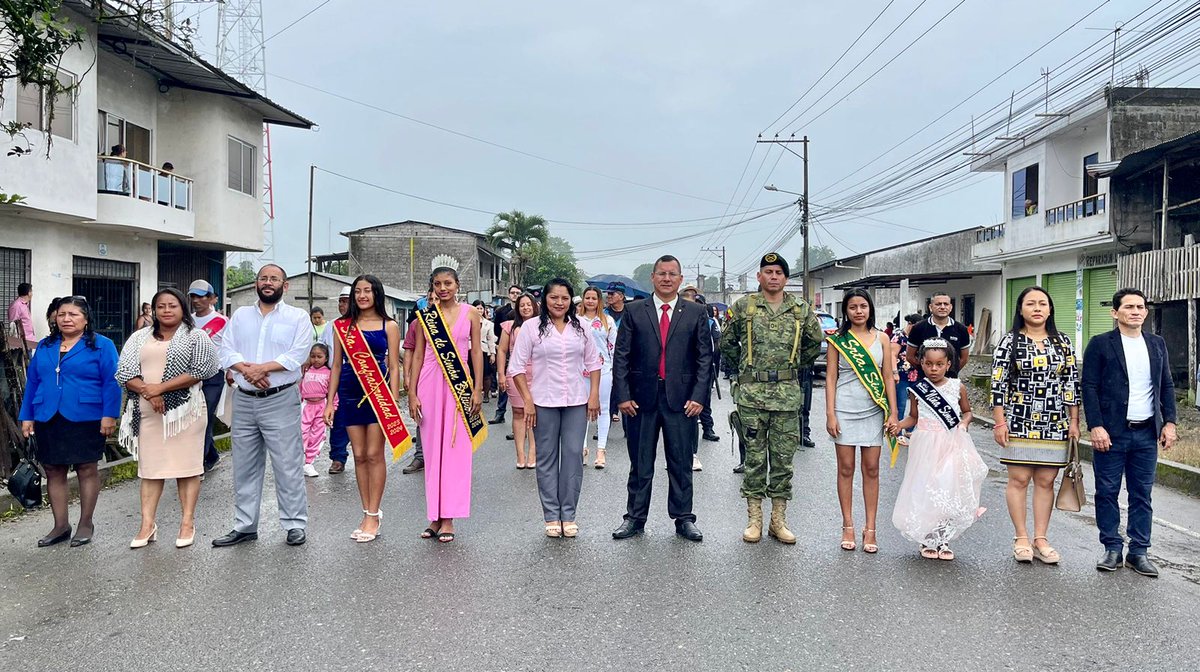 Desfile cívico celebrando los 43 años de fundación del recinto Simón Bolívar #PuertoQuito #Pichincha