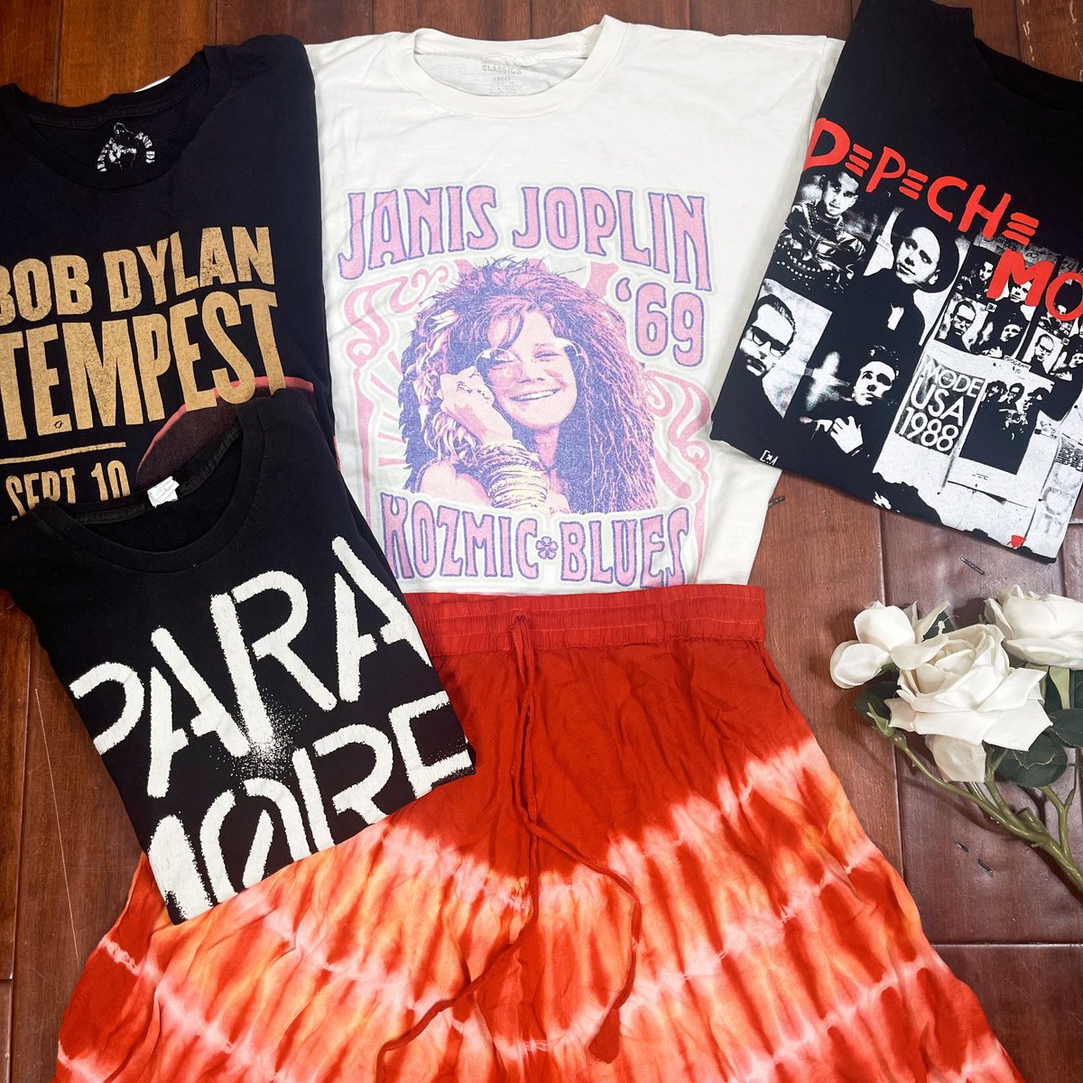 PopsikleShop's tweet image. 🌈Slowing down the consumption of fast fashion has never looked sweeter🍦 #sweetthings #slowfashionmovement #onlinethrifting #thriftstyle #tshirtstyle #thrifttshirts #thriftingmatters