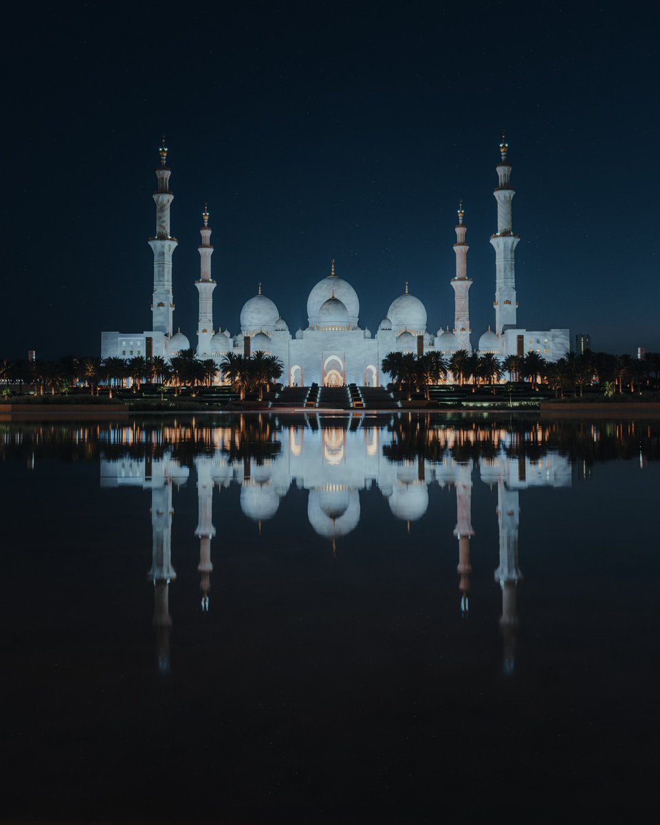 The Sheikh Zayed Mosque -
An iconic architectural masterpiece and the largest mosque in Abu Dhabi, United Arab Emirates.

<a href="/VisitAbuDhabi/">Experience Abu Dhabi</a> 

#SheikhZayedMosque #visitabudhabi #AbuDhabi #UnitedArabEmirates