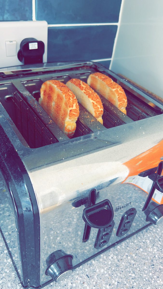 gavtopley's tweet image. Abuse from @JoshuaSoane re my lunch. @Warburtons @HeinzUK @CathedralCity @YorkshireTea ‘Gopping Scran’ he says😕Back me up please?😍 

Josh will stick a tenner on justgiving.com/fundraising/ch… for each of you who calls out his poor judgement 😏

#Beans #Tigerbread #ketchup #cheese #tea