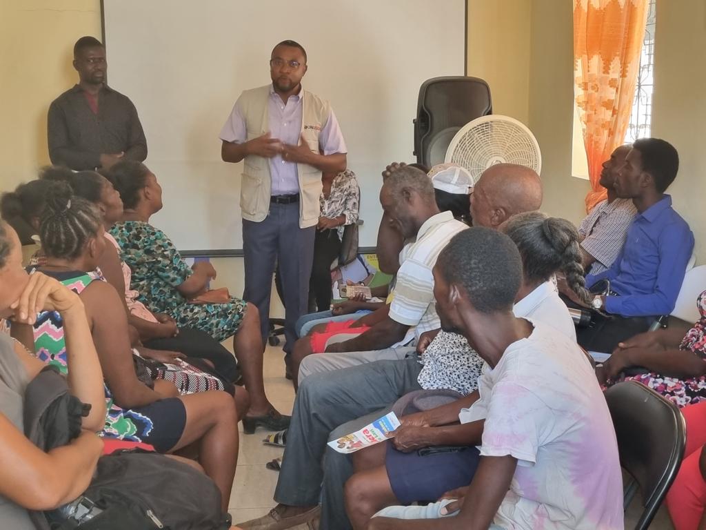 OnusidaHaiti's tweet photo. Happened at #LesCayes Haïti🇭🇹: joint support @OnusidaHaiti and @Fedhap_Plsupport to most vulnerable group and Adolescents youth and women. HIV prevention and distribution of hygien  kits. #Endinequalities @MsppOfficiel @AmbCanHaiti  #SSIAF @UNFPAHaiti @UNICEFHaiti @OPSOMSHaiti https://t.co/Z8MIpTP4Uq