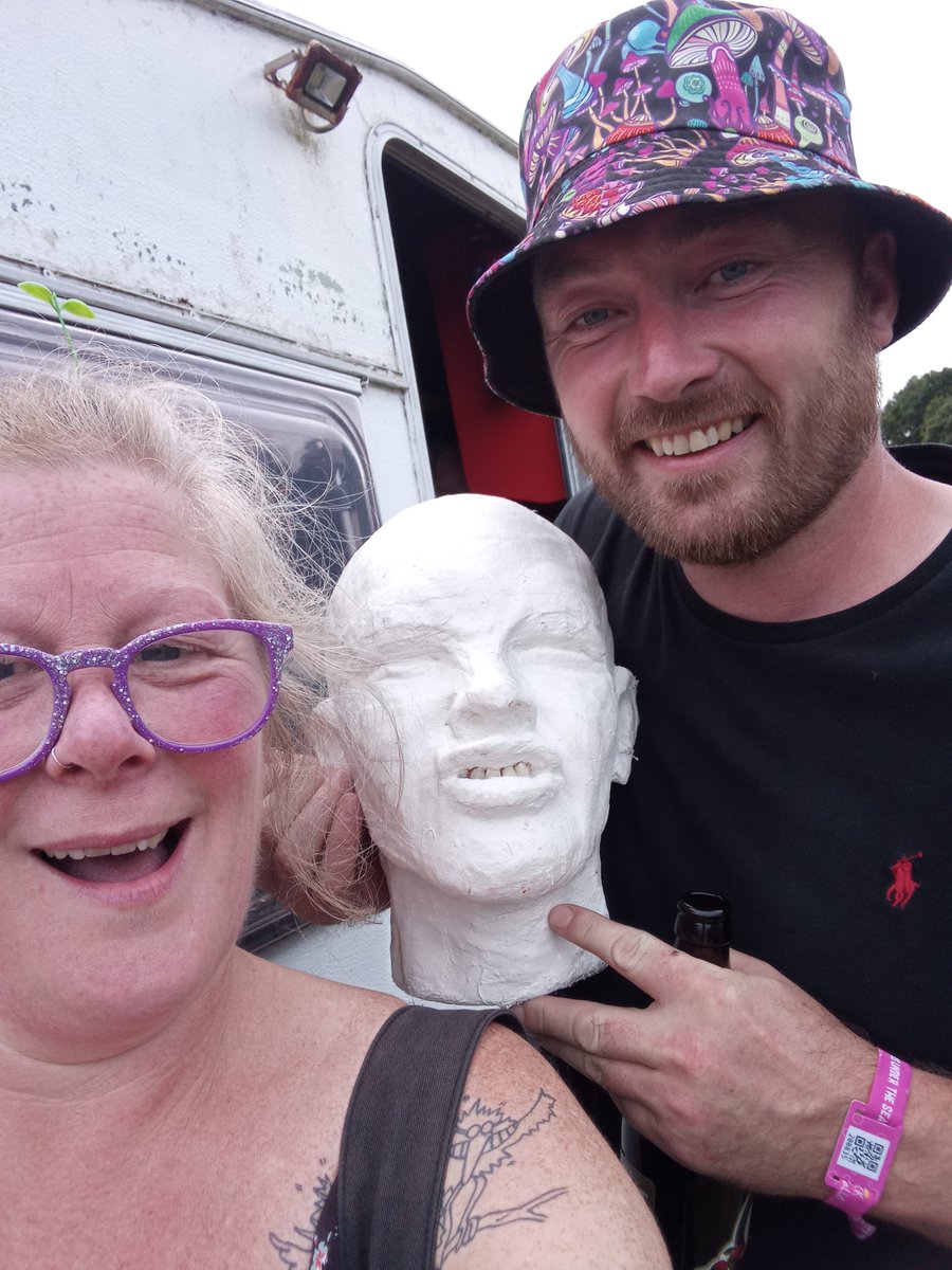 FairyFeona's tweet photo. IMAGINE - bumping into me! This man is indeed silly, as a 'joke' he stole one of my white heads at @Nozstock a number of years ago, he felt stupid when he bumped into me amongst approximately 7,000 people with my white head under his arm! He asked me to sign it eeeeeeeeeer NO way https://t.co/3ss2zvignV