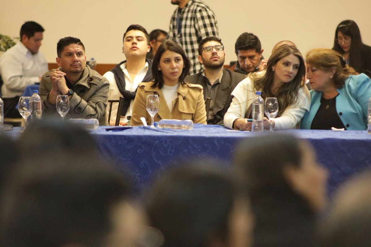 CNE_ElOro's tweet image. 🗳️| #StalinCardona, funcionario electoral, menciona que el #VotoTelemáticoEnElExterior permite el sufragio para los ecuatorianos empadronados en el exterior; añadió que puede hacerse a través de cualquier 📲 inteligente, computadora o Tablet que tenga conexión a internet 🛜.