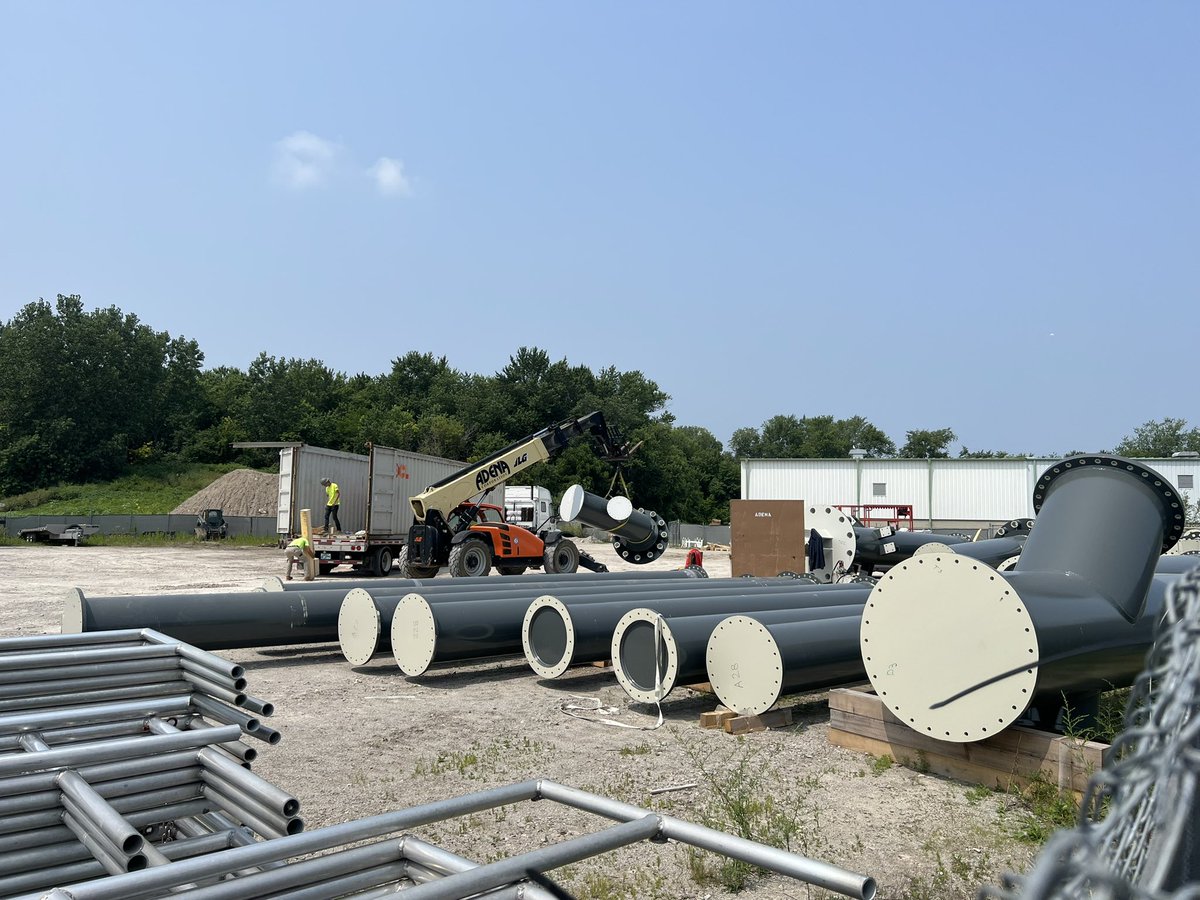 TPCo0Lz_YT's tweet photo. Oooh more pieces:) 
2 shipments today. This is 1 of 2
#CedarPoint #Dragster #CP24PHP #TopThrill @TP_Predictions @StationWait @ElToroRyan @LakeErieRockz 
As you can see it’s the base for the spike!!!:) (the one that goes right under the track before it goes up) https://t.co/yoyQTrAR65