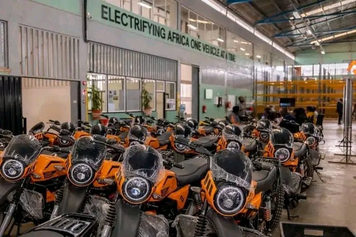 MbuthiaMachari3's tweet photo. Electric motorbikes finally here as promised by President William Ruto. 
I wonder which data came up with 72% of Kenyans don't agree that the government is on the right direction .Fake data Research 
#DeliveringThePlan https://t.co/U286ypqew8
