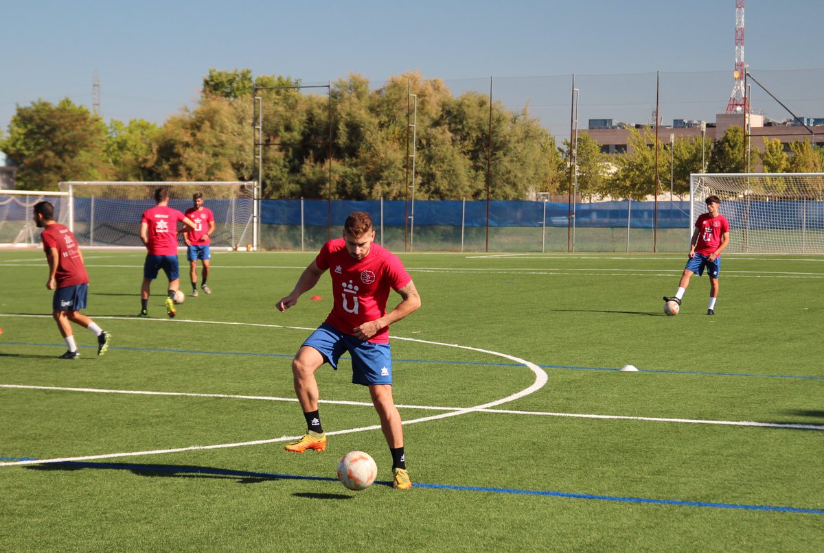 CDMostoles's tweet photo. ¡Segunda sesión de la nueva temporada completada 😃👍🏼! 

#VamosMiMóstoles 🔵 https://t.co/ZAldf4ocWA