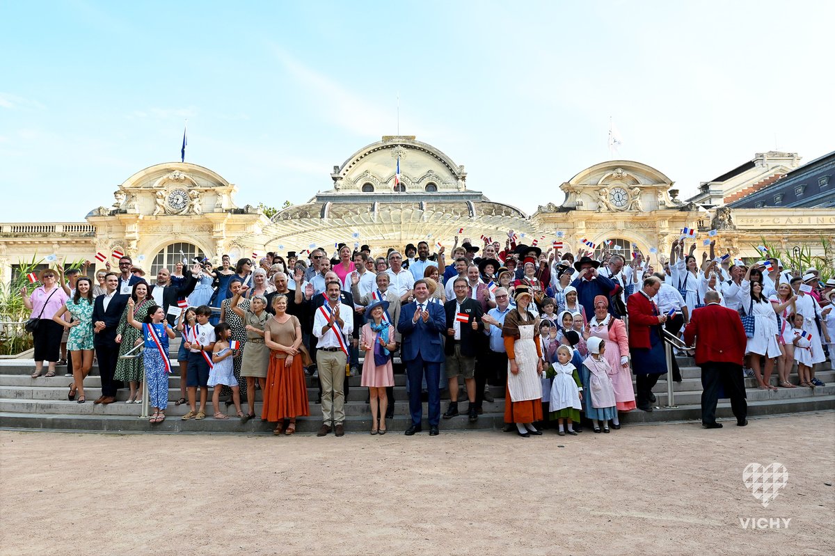 Spectacular inscription anniversary celebrations took inspiration from Viennese food, music and dancing in #Vichy this weekend as the guests of honour were from #BadenbeiWien. #greatspatownsofeurope #unesco #worldheritagesite Image: @VilleDeVichy 🇫🇷🇦🇹🥂