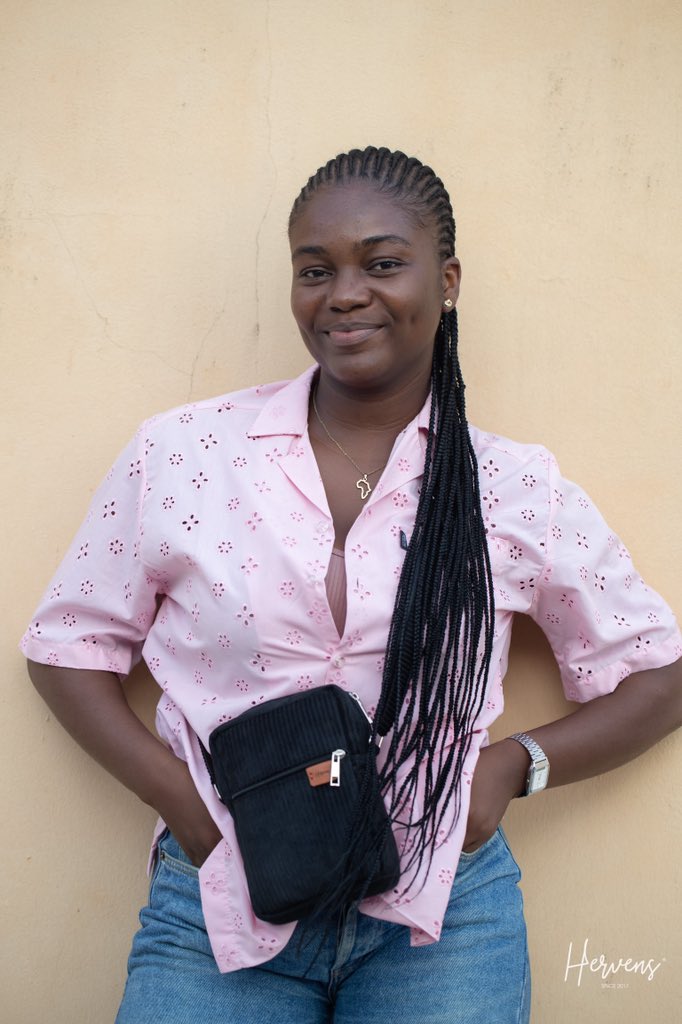 DesignsHervens's tweet photo. Découvrez l'accessoire tendance, notre petit sac bandoulière en velours doux. 
Disponible dans différentes couleurs éblouissantes et vous  offre un espace suffisant pour vos essentiels. ✨ https://t.co/KyyZ6hpFVS
