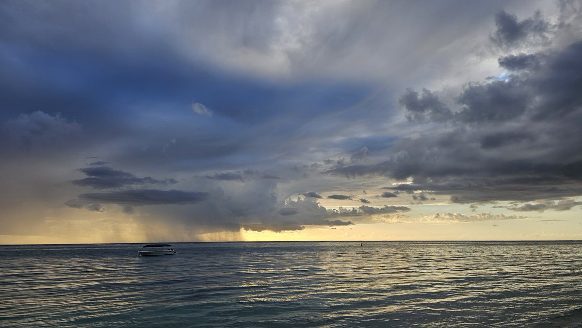 RD_Ash's tweet photo. #mauritius #sunsetphotography #thephotohour #NaturePhotography https://t.co/hogxq9bTQU