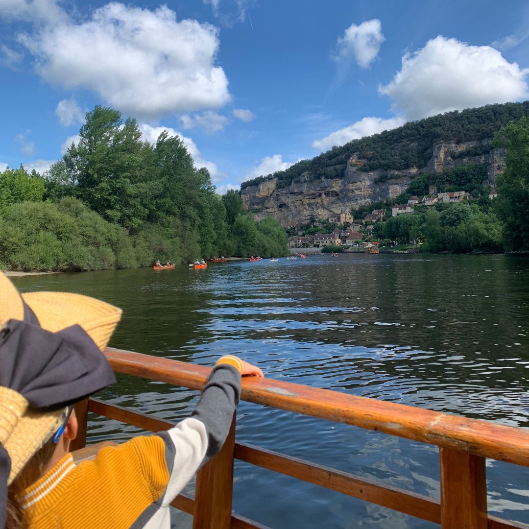 Nos clients nous partagent de belles balades sur la Dordogne. Vous aussi vous avez prévu de faire un tour de Gabarre ?😁

#campingloucastel #vacances #gabarre #dordogne #perigord #descenteriviere