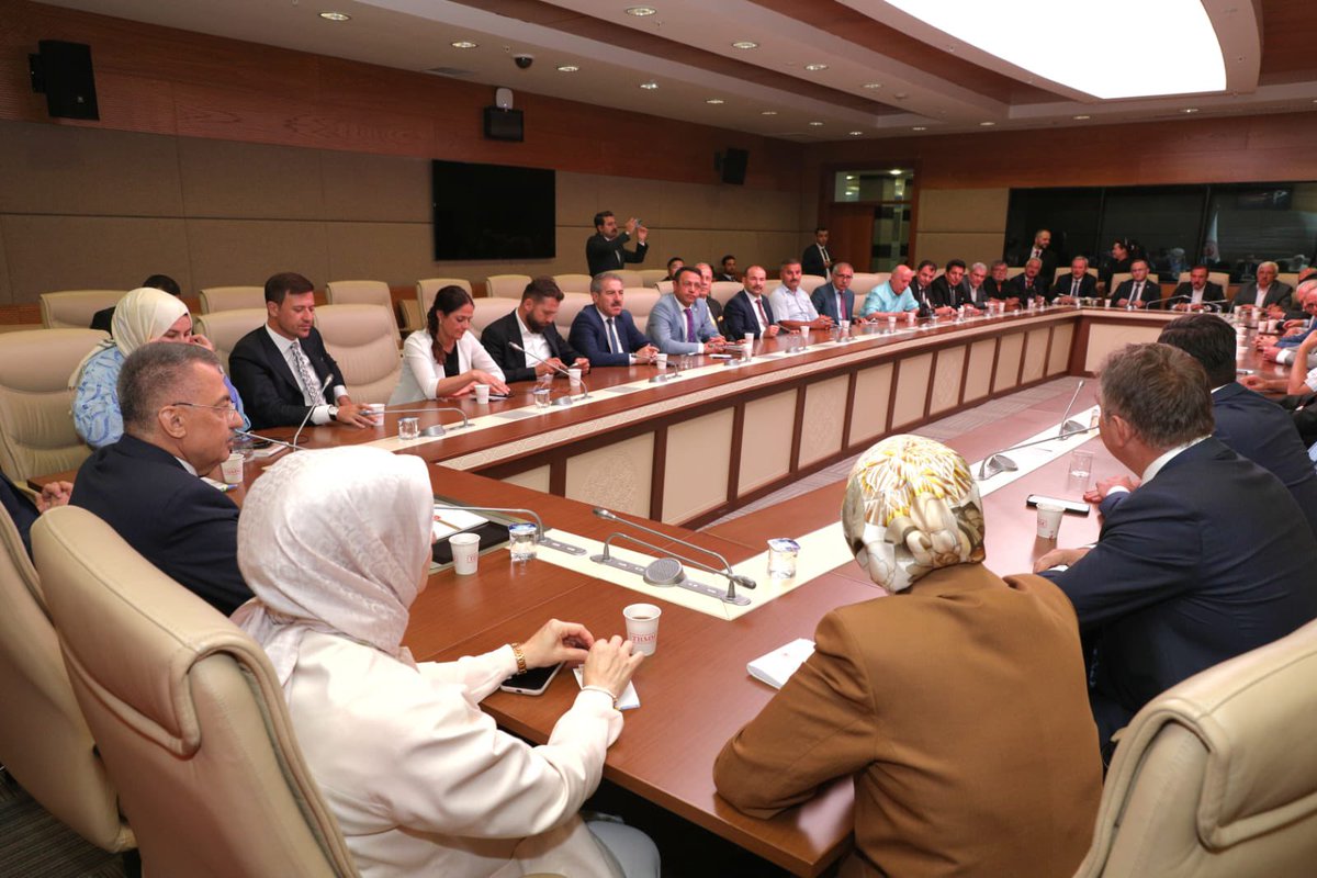 Ankara’mızda faaliyet gösteren sivil toplum kuruluşlarımızın ve hemşehri derneklerimizin değerli temsilcileriyle TBMM’de birlikte olduk. 
Ankara’ya hizmet sevdasıyla çıkmış olduğumuz yolda, partimizin milletvekilleri ve şehrimizin bütün paydaşlarıyla beraber, ortak akıl ve