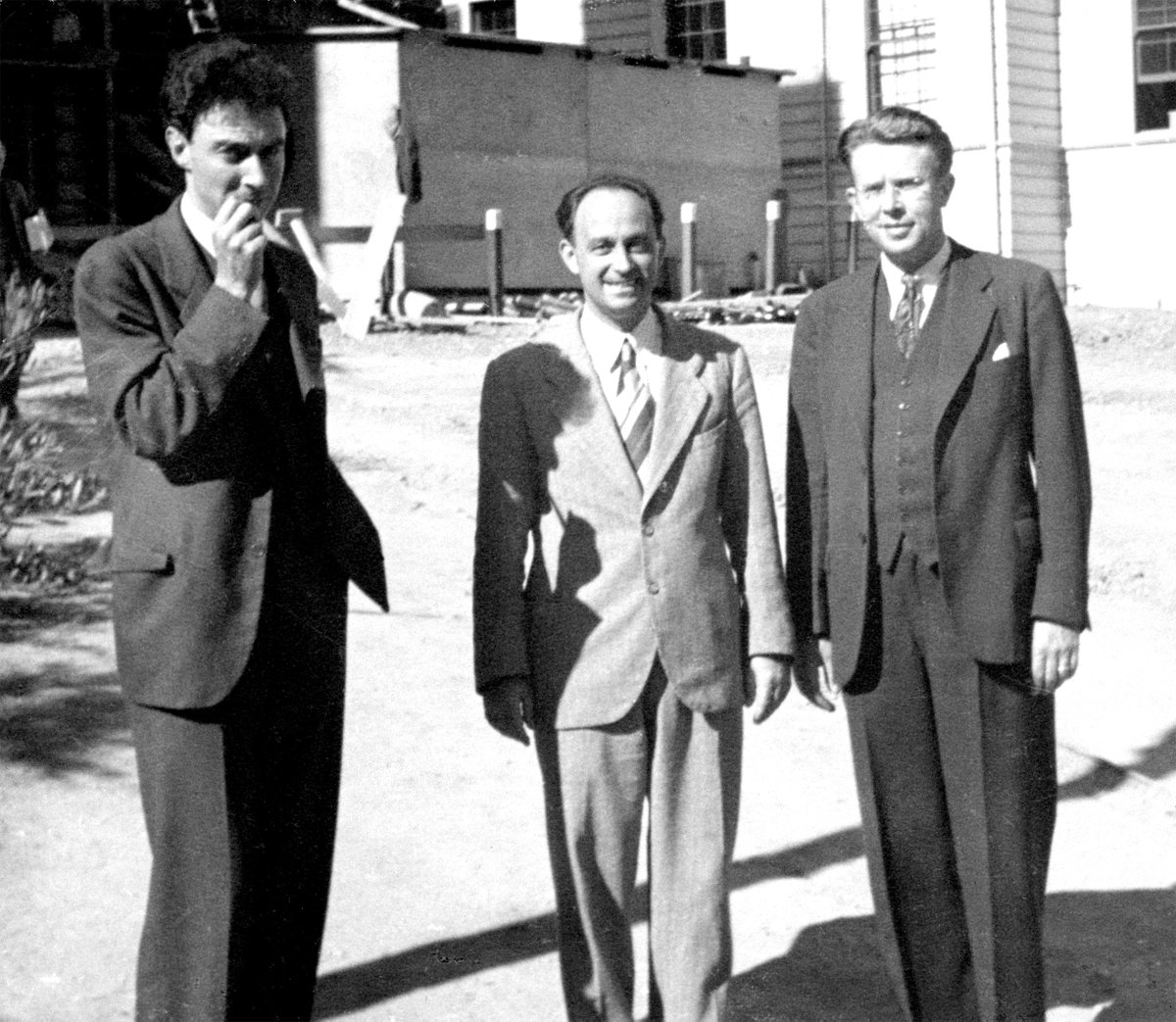 BerkeleyLab's tweet photo. In the spring of 1945, Robert #Oppenheimer, Enrico Fermi, Arthur Compton, & E.O. Lawrence were appointed to a Scientific Panel that advised the Secretary of War on postwar nuclear planning. From left: Oppenheimer, Fermi, & Lawrence. โฌ๏ธ
https://t.co/6B9aE6KOJB
#TimeCapsuleTuesday https://t.co/Yf4MlI48kD