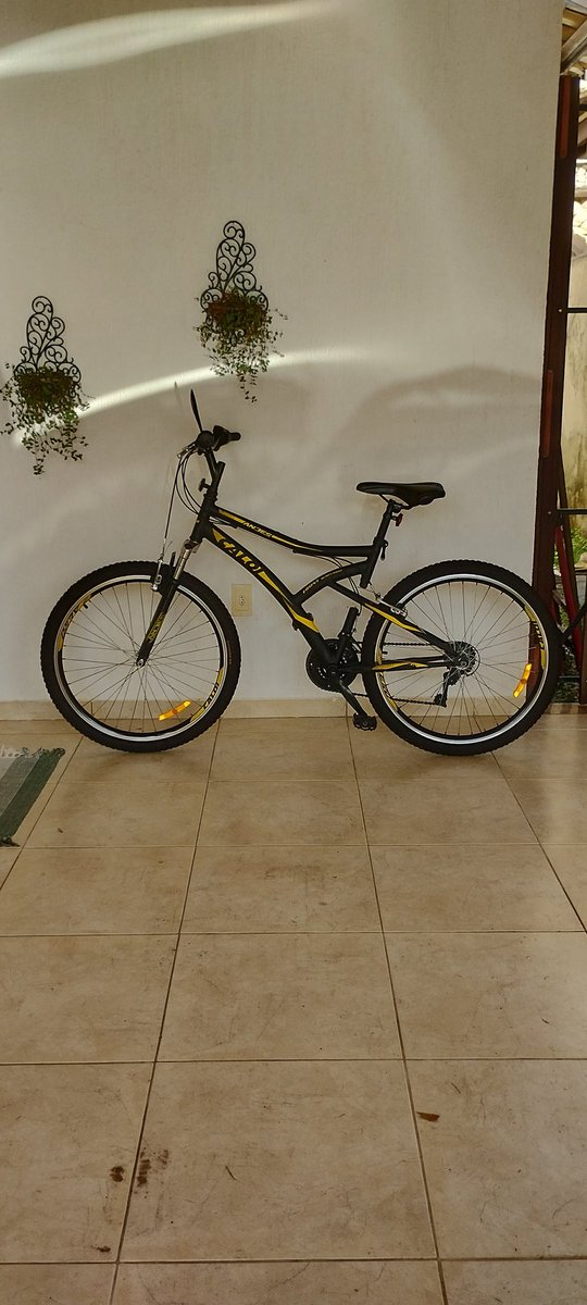 _salamynho's tweet photo. Oi gentes! Estou vendendo minha bike por motivos de $$

Caloi Andes 2022 
Aro 26 - 21 marchas 
Pouco usada e em excelente estado
R$800 reais 

Se vc não vai comprar, curte e dá um rtzinho pra me ajudar, obrigada! https://t.co/XFLAkbK767